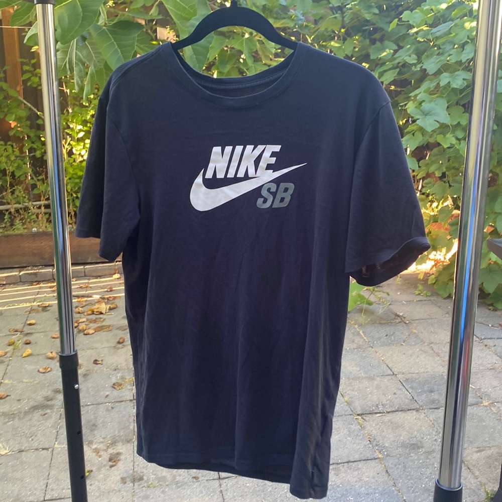 Nike Sb mens medium athletic tee